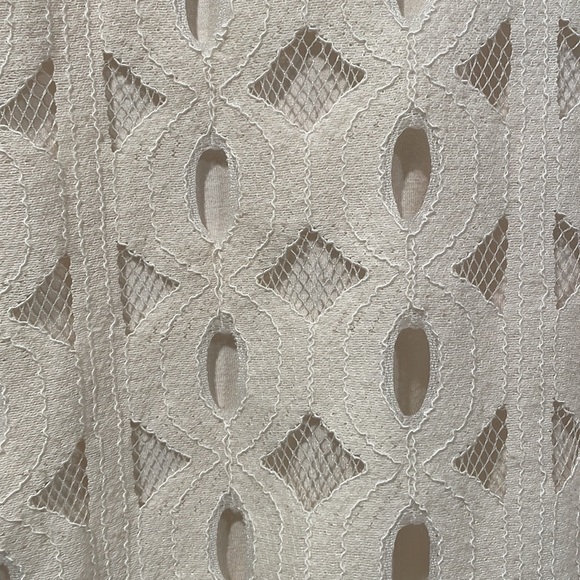 Vince Camuto - HIGH / LOW MODERN LACE TOP - Picture 4 of 6